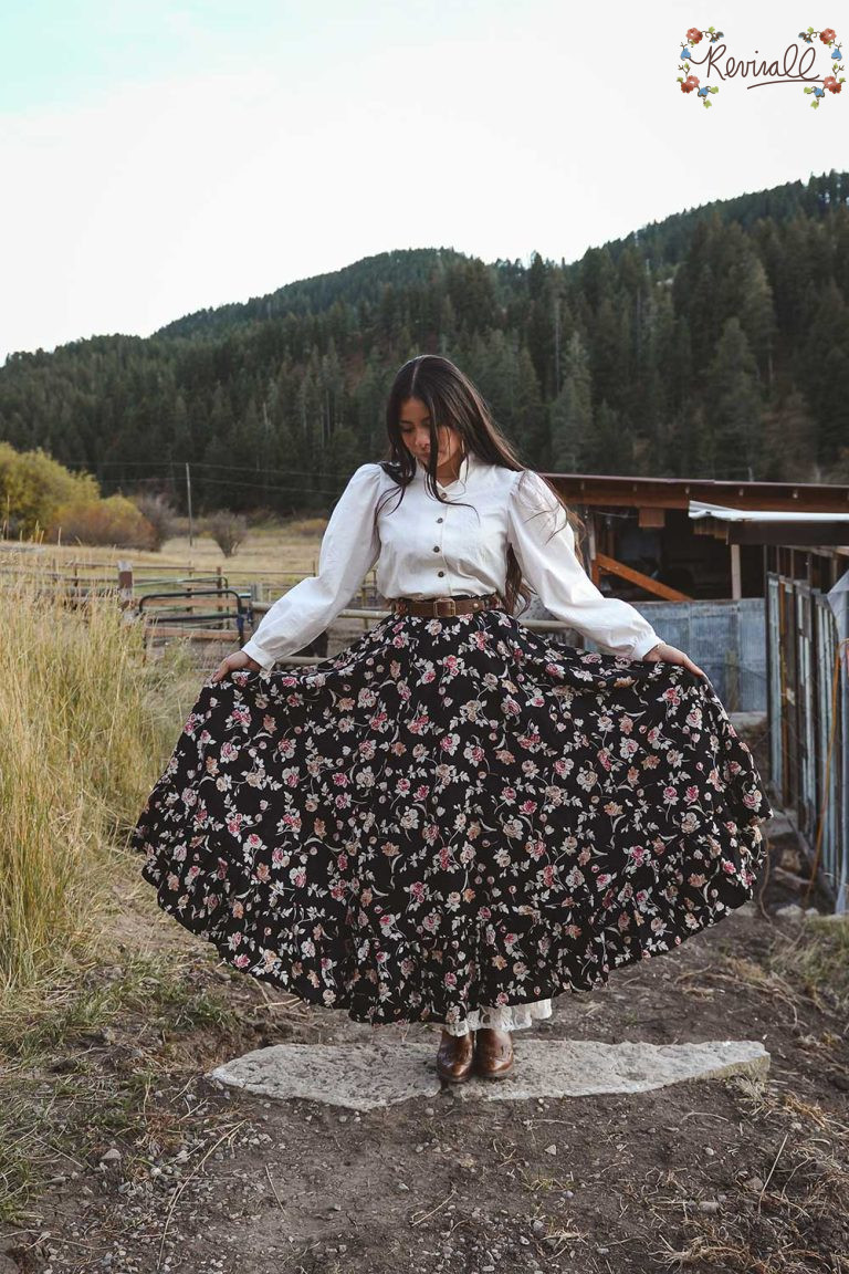 White Bear Skirt in Nightingale